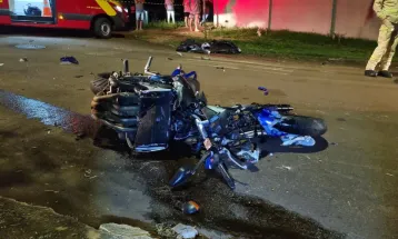 Motociclista morre em acidente no Centro; motorista envolvido é preso após recusar bafômetro
