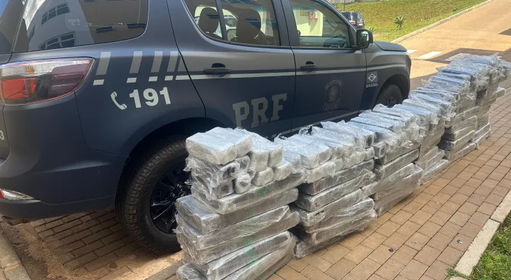 Cascavel: PRF prende quadrilha que transportava maconha em caixas de MDF