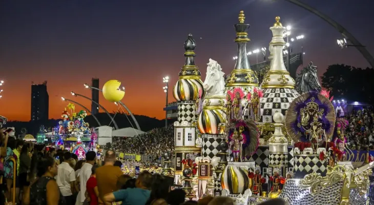 Rosas de Ouro é campeã do carnaval das escolas de samba de São Paulo