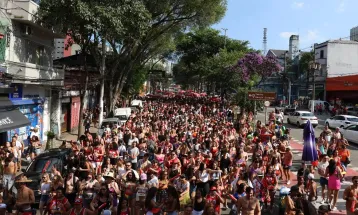 Carnaval de SP tem mais de 3,6 mil furtos e roubos de celulares