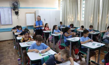 Prefeitura de Cascavel faz convocação de 64 profissionais para atuarem na educação