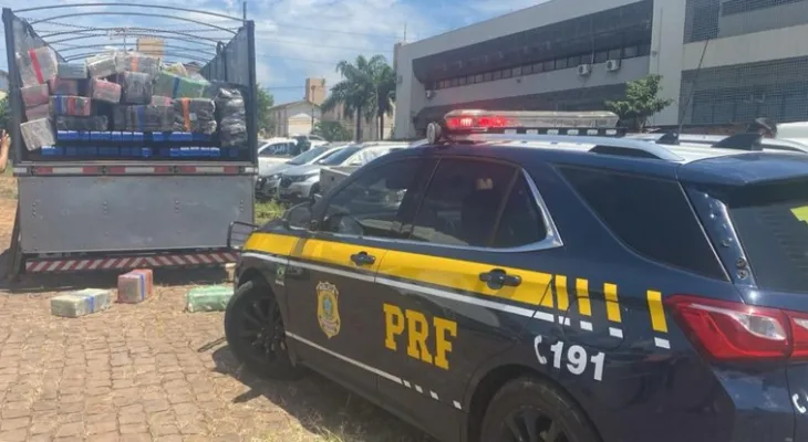 PRF apreende carreta carregada com 5,5 toneladas de maconha na região de Londrina