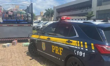PRF prende homem por estelionato e recupera R$ 50 mil em mercadorias compradas com cartões clonados no Paraná