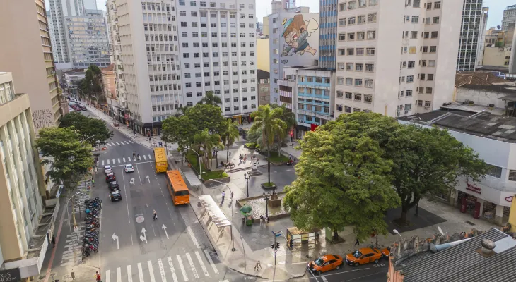 Eduardo Pimentel lança o Domingo no Centro e entrega revitazalição da Emiliano Perneta