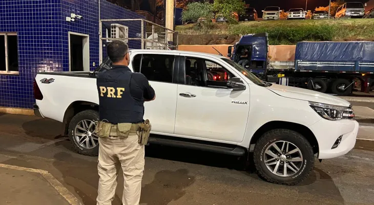 PRF recupera veículo roubado em fiscalização na BR-277