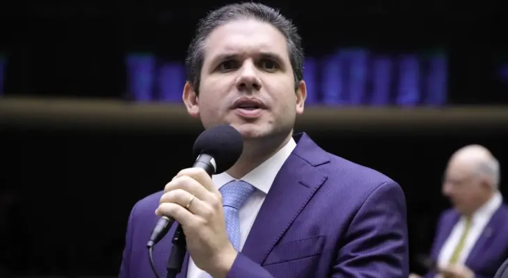 Proposta que acaba com jornada 6x1 começa a tramitar na Câmara