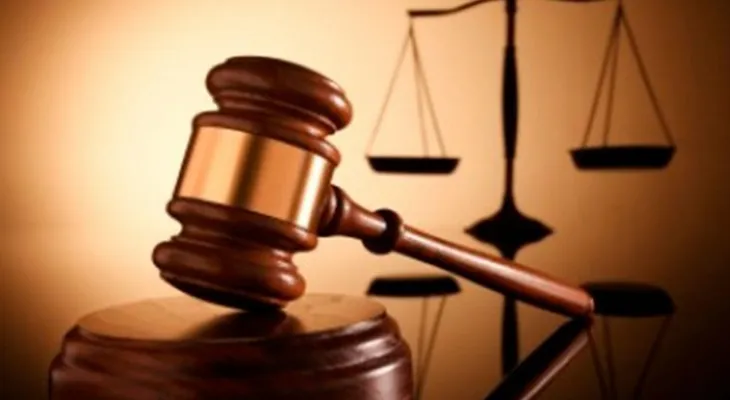 Professora é condenada a 14 anos de prisão por manter relações sexuais com aluno de 13 anos