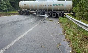 Acidente na BR 376, em Tibagi, provoca interdição da pista