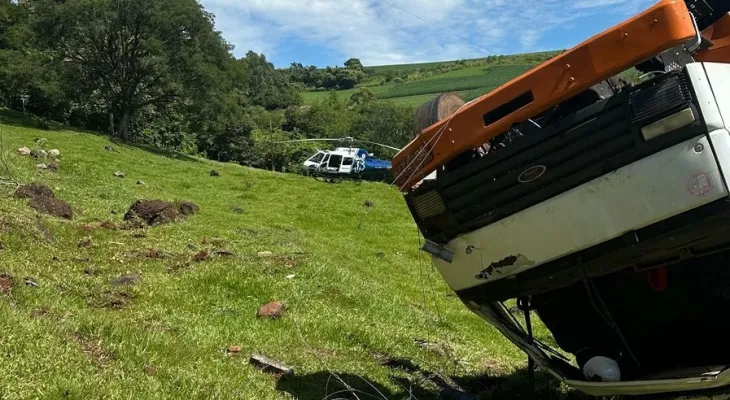 Aeromédico é acionado para atender homem vítima de capotamento