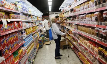 Especialista explica se redução de impostos nos alimentos terá impacto no bolso