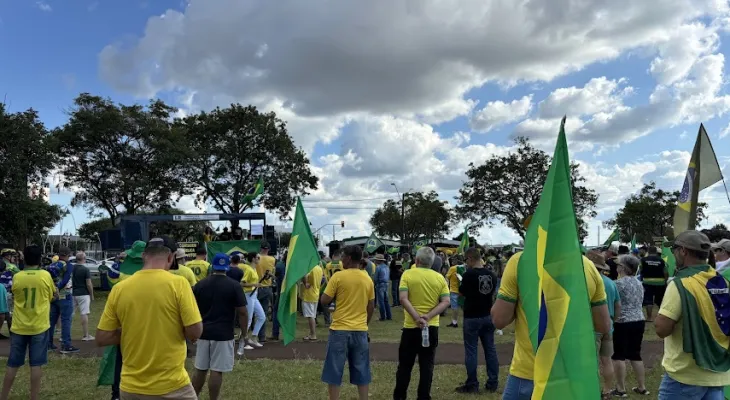 Manifestação da direita em Cascavel pede anistia aos presos do 8 de janeiro