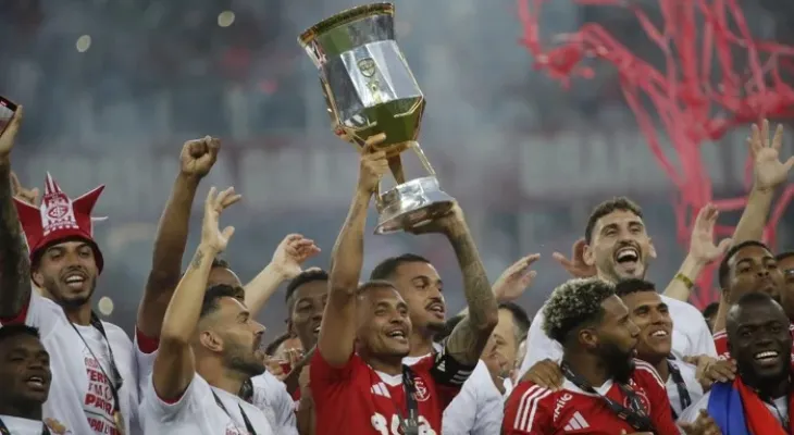 Internacional volta a ser campeão gaúcho após 9 anos