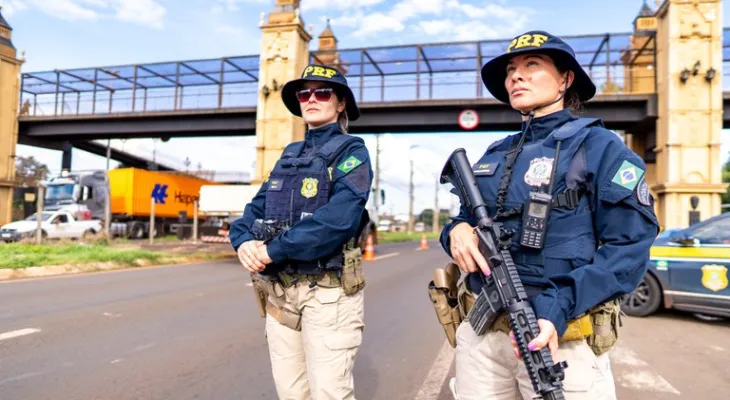 PRF realiza operação exclusivamente com policiais femininas em Londrina (PR)