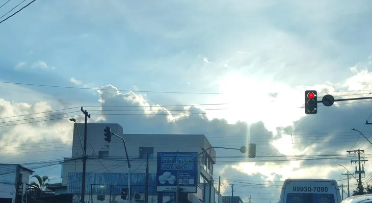 Sábado começa com céu encoberto, mas Cascavel deve ter dia ensolarado e clima estável