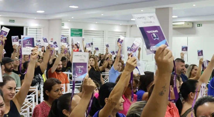 Professores aprovam reajuste de 6,27% e cobram correção de defasagem salarial