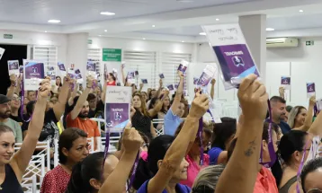 Professores aprovam reajuste de 6,27% e cobram correção de defasagem salarial