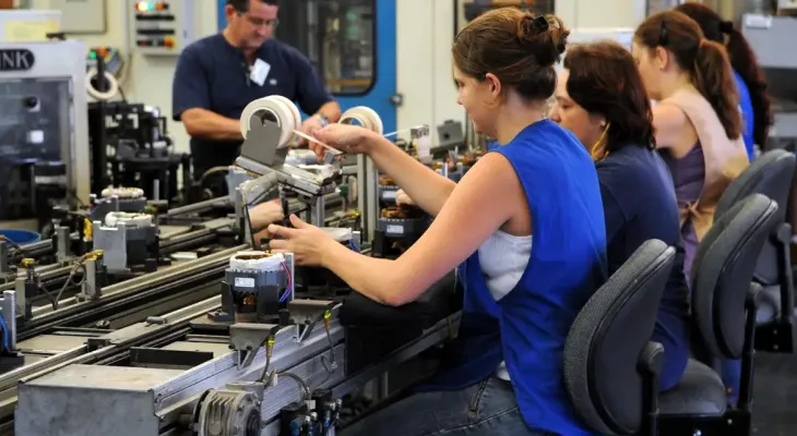 Inovação na indústria recuou em 2023 no Brasil, diz IBGE