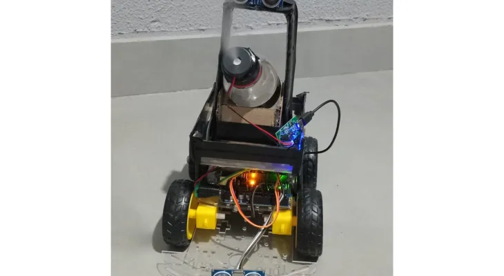 Alunos de escola estadual de Umuarama criam robô com citronela contra a dengue