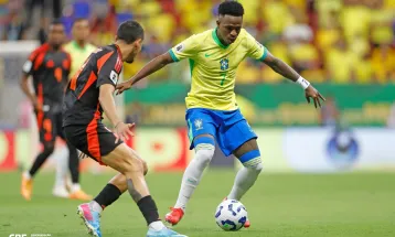 Dorival evita falar em alívio, mas valoriza vitória do Brasil sobre a Colômbia