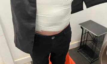 Homem é flagrado no aeroporto de Cascavel com 2,1 quilos de cocaína presos ao corpo