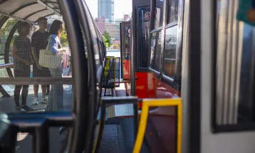 Urbs testa anteparo contra fura-catracas em estação-tubo de Curitiba