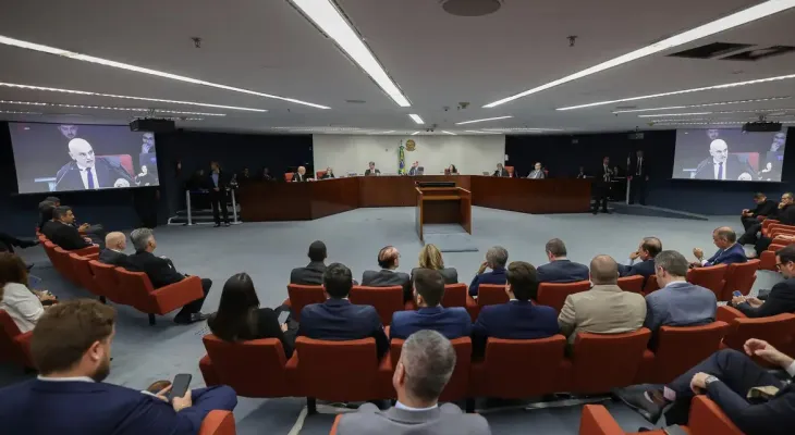 Por unanimidade, turma do STF torna Bolsonaro e mais 7 réus por golpe