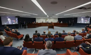 Por unanimidade, turma do STF torna Bolsonaro e mais 7 réus por golpe