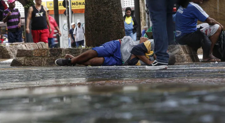 Curitibanos apoiam internação involuntária e defendem intervenção do poder público em situações de risco