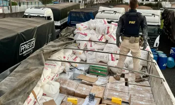 PRF apreende carga de cigarros eletrônicos e celulares em Guarapuava (PR)