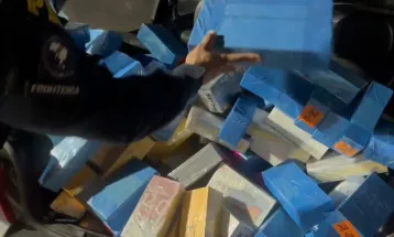 PRF apreende veículo carregado com celulares na BR-277, em Cascavel