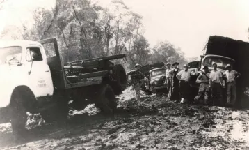 Caminhões atolados em Toledo