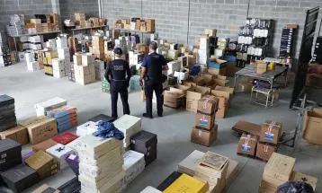 Polícia Federal e Receita fecham depósito clandestino de bebidas em Fazenda Rio Grande