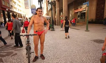 Morre Oil Man, um ícone da cidade de Curitiba