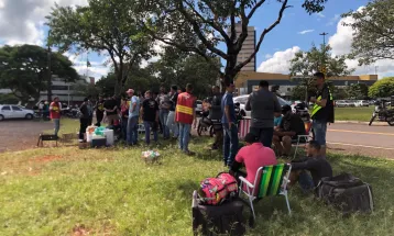 Entregadores de aplicativo realizam paralisação pedindo por reajuste de tarifas