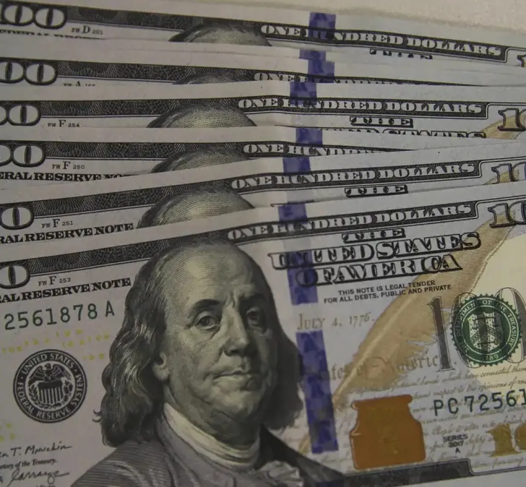 Ibovespa bate recorde histórico e dólar cai abaixo de R$ 5 em dia de euforia no mercado