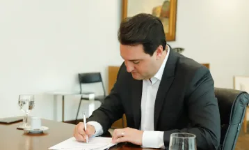 Maior do Brasil: governador assina decreto e piso regional do Paraná chega até R$ 2,2 mil