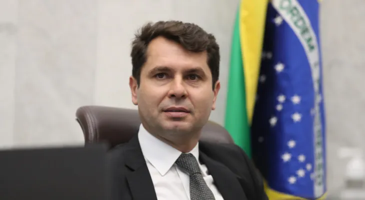 Curi se lança ao Senado com apoio de Ratinho Jr. e projeta protagonismo em eventual governo Sandro Alex