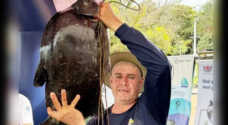 Pesca no Lago: com peixe híbrido de 10 quilos, pescador ganha prêmio de maior pescaria em Cascavel