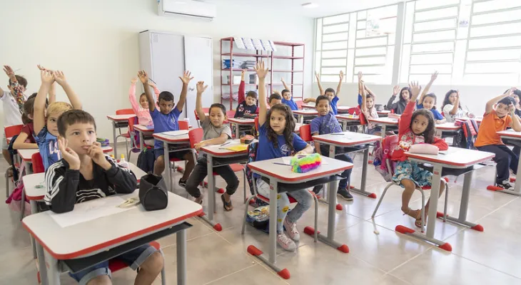 Paraná reduz abandono e atraso escolar e se destaca entre os melhores do Brasil