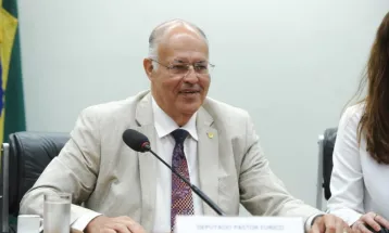 Projeto permite que trabalhador opte por receber mensalmente depósitos do FGTS