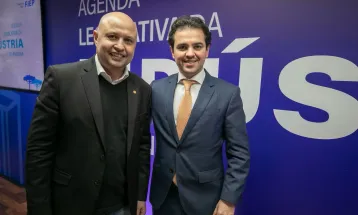 Deputado Guerra destaca a importância da desburocratização para o setor industrial no Paraná
