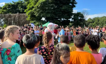 Caça aos Ovos reúne mais de 500 crianças em celebração à Páscoa no Centro de Eventos