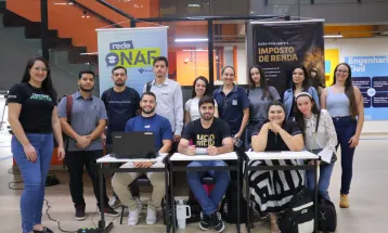 Acadêmicos de curso de contabilidade  realizam declaração do imposto de renda gratuitamente para a comunidade