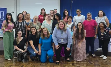 Prefeitura e Cooperativa levam educação financeira e empreendedora para mulheres de Foz