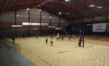  Projeto "Beach Tennis para Todos" recebe doação de raquetes da Receita Federal 