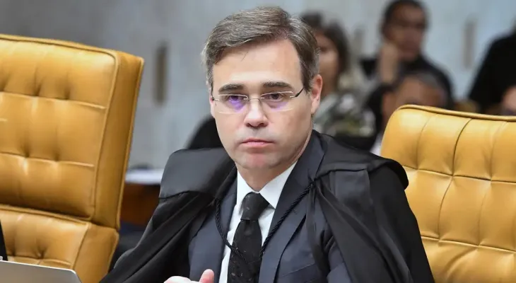 STF autoriza PF a investigar repasses para filme sobre Bolsonaro