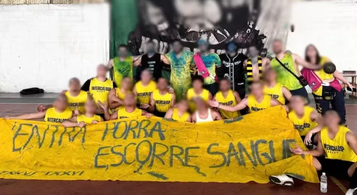 Faculdade paulista expulsa 12 alunos por faixa em alusão a estupro