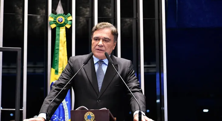 Alvaro Dias é reconhecido como anistiado político pela Comissão de Anistia