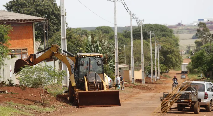Comissão de Obras questiona secretaria sobre retomada da pavimentação no Lago Azul