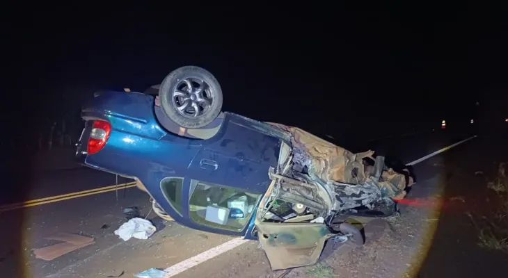 Batida lateral na PR-497 deixa um morto e cinco feridos